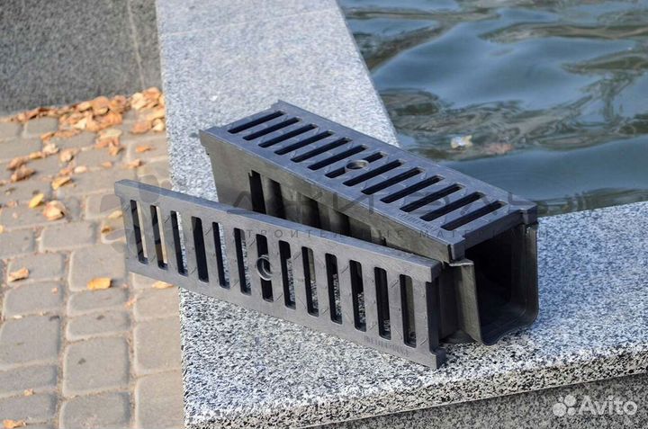 Желоб водоотведения