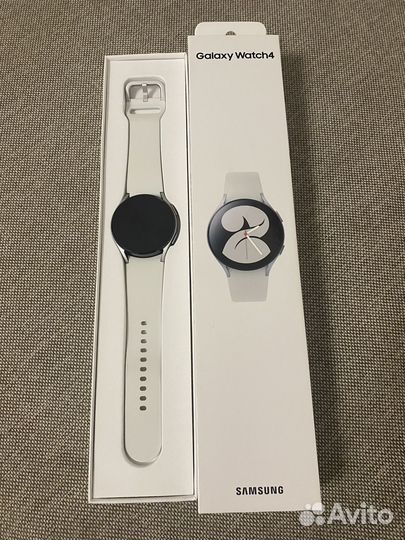 Смарт-часы Samsung Galaxy Watch 4