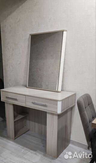 Туалетный столик