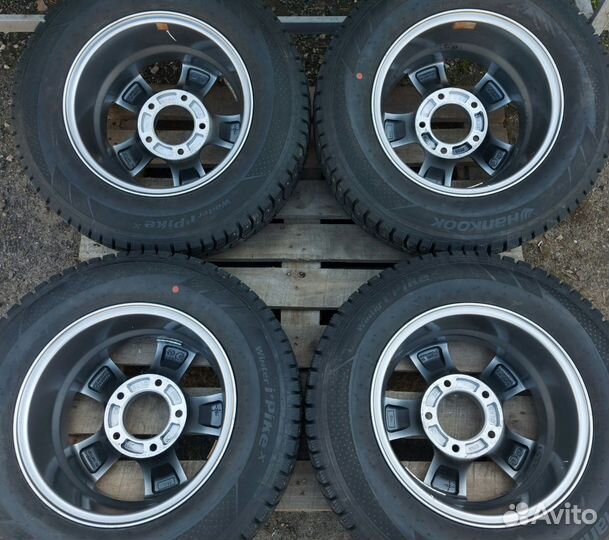 Нива Зима шипы R15 205/70 Hankook 5x139.7 Skad