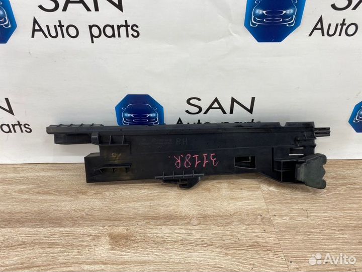 Кронштейн радиатора правый Bmw X5 Рест E70 рест