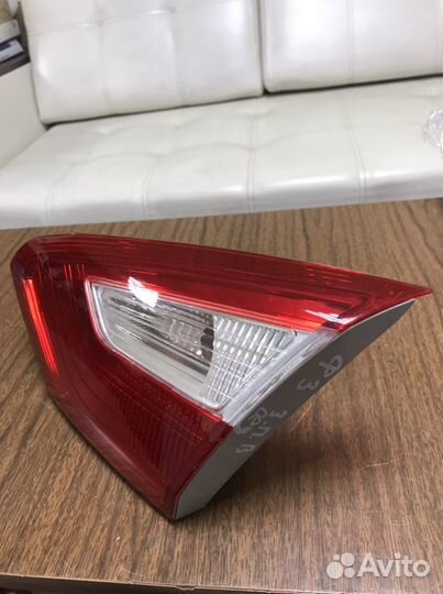 Фонарь задний правый внутренний Ford Focus 3 седан