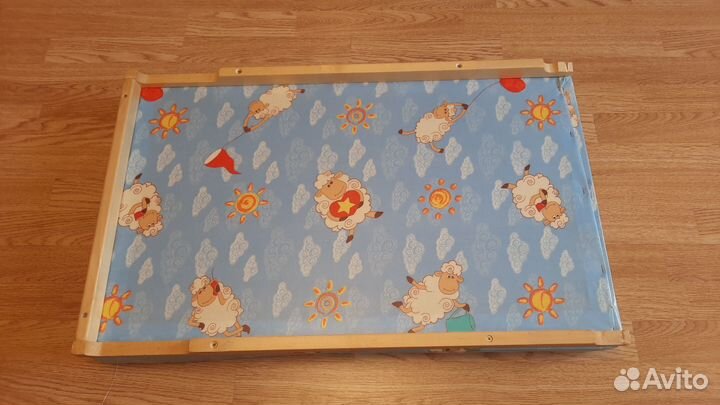 Пеленальная доска на кроватку