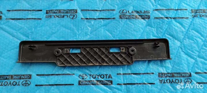 Кронштейн номерного знака Прадо 150 Оригинал 09-13