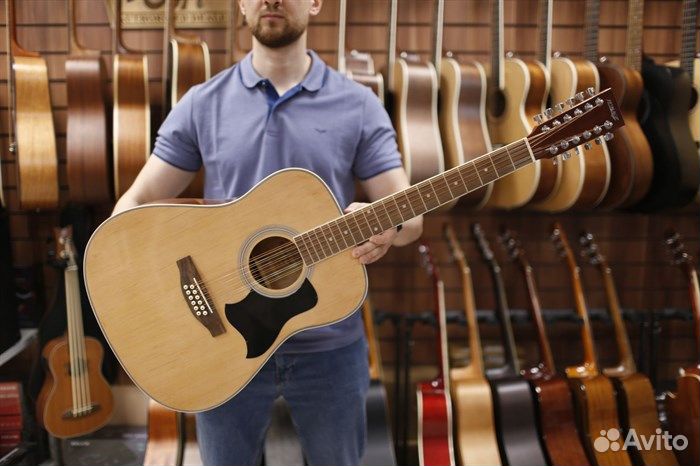 Акустическая 12-струнная гитара