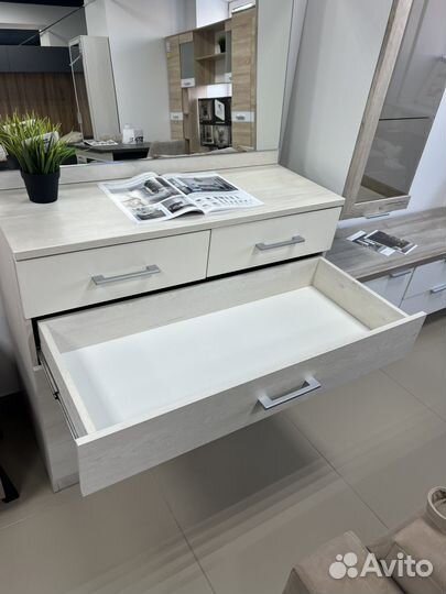 Комод с зеркалом