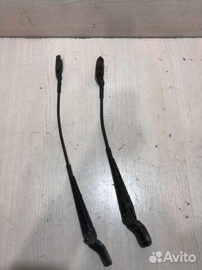 Поводок стеклоочистителя Skoda Fabia 2