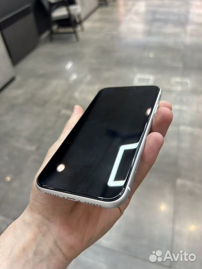 iPhone XR 64Gb White Б/У in Telegraph nano sim