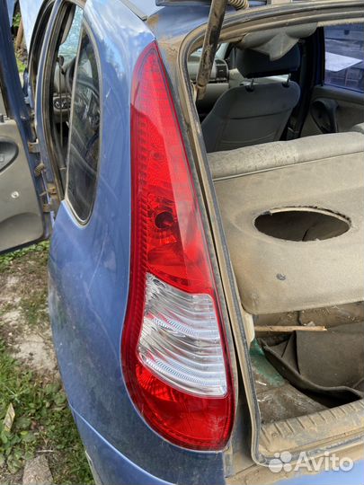 Задний левый фонарь калина хэтчбек