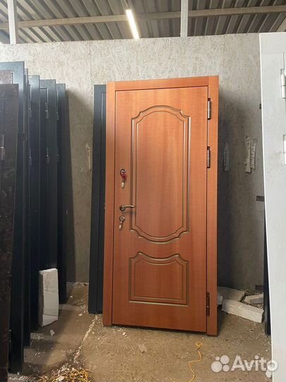 Дверь входная в квартиру