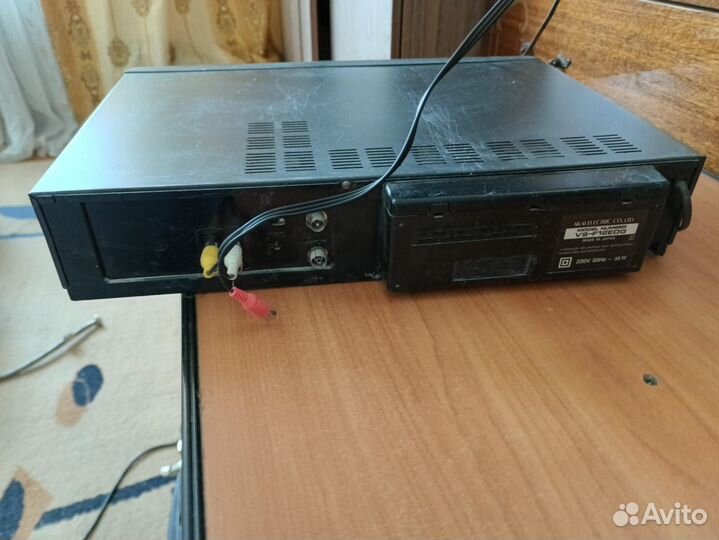 Видеомагнитофон Akai VS-F220EDG