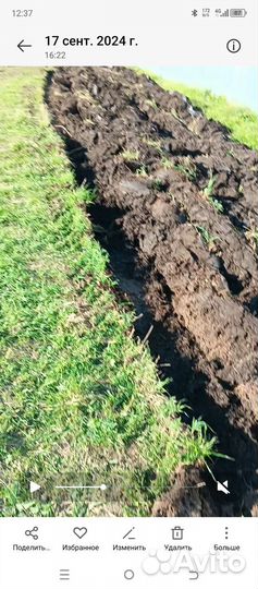 Вспашка земли трактором. Обработка почвы фрезой