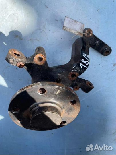 Кулак поворотный задний правый 1K0505436P