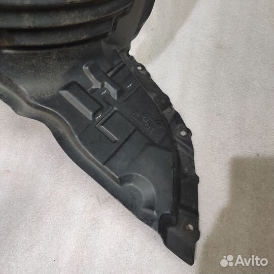 Подкрылок оригинальный передний левый Mazda 3 bk