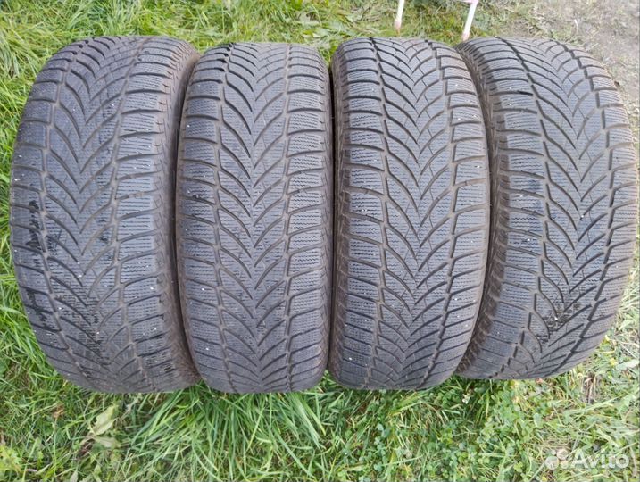 Goodyear UltraGrip Ice 2 235/55 R18 104T