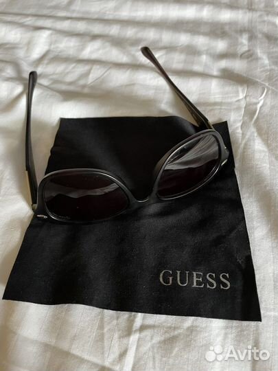Солнцезащитные очки женские Guess