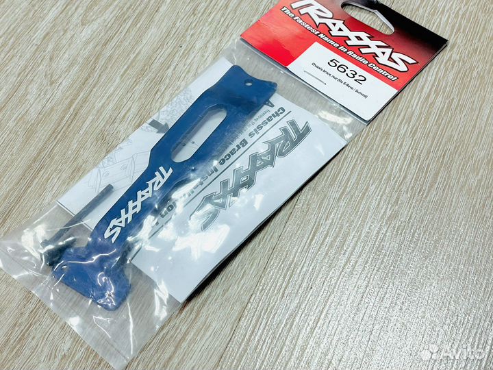 Traxxas E-Revo2.0/Summit 1/10 распорка шасси