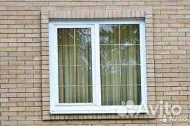 Пластиковое окно с золотыми шпросами