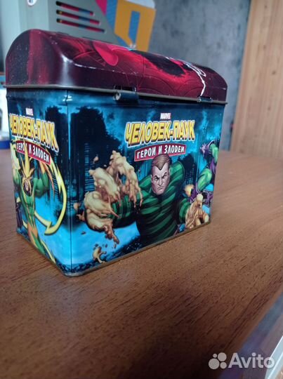 Железная коробка Человек- паук с карточками