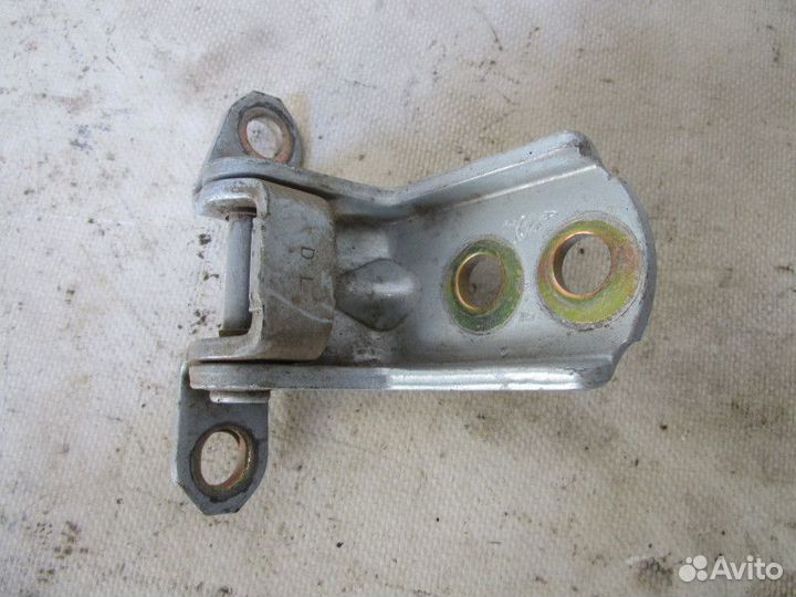 Петля двери задней левой нижняя Nissan Almera Clas