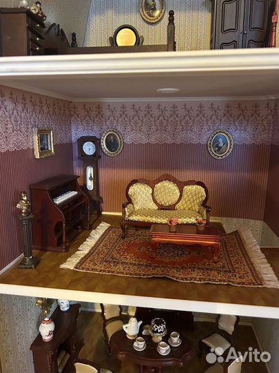 Кукольный домик с мебелью