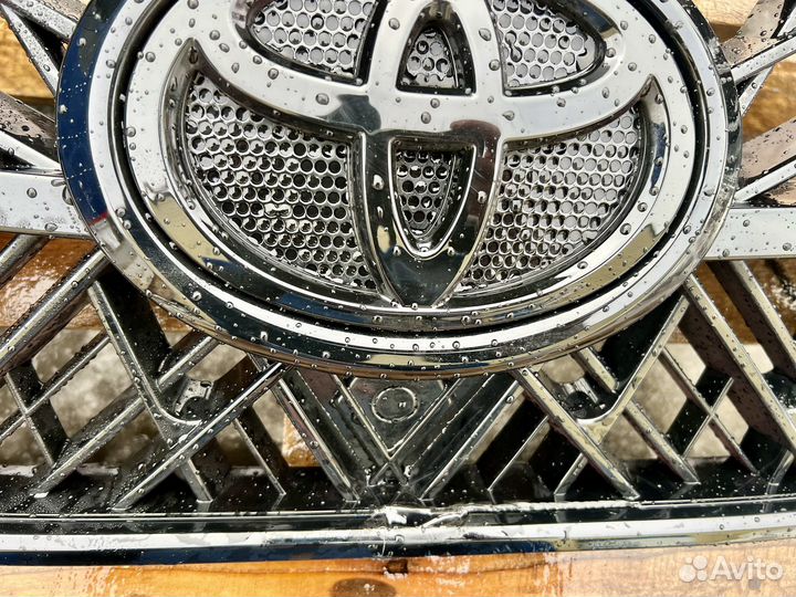 Решетка радиатора Ленд Крузер 200