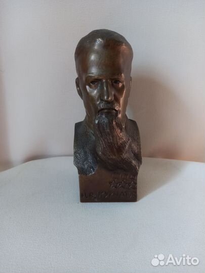 Бюст И. В. Курчатова