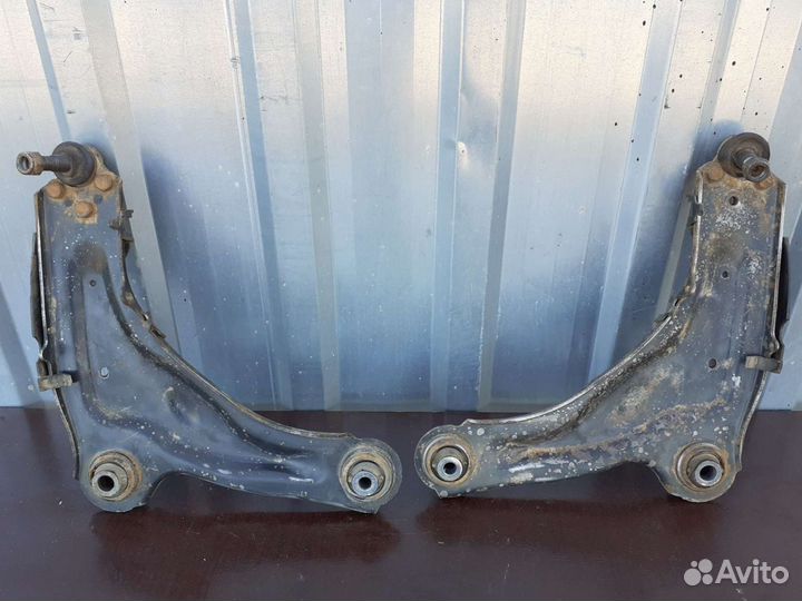 Рычаг передней подвески Рено Лагуна 2
