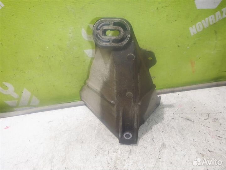 Кронштейн двигателя правый Ауди 80 90 Б4