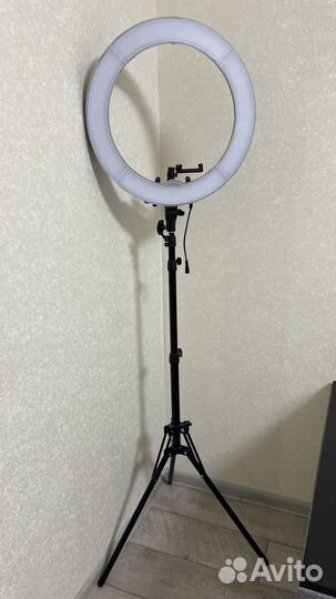 Кольцевая лампа 48см со штативом