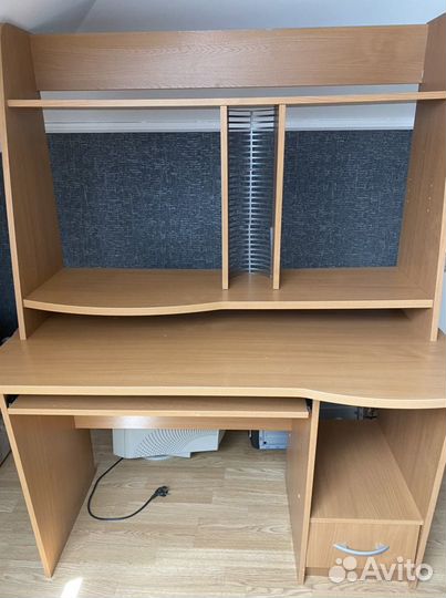 Компьютерный стол