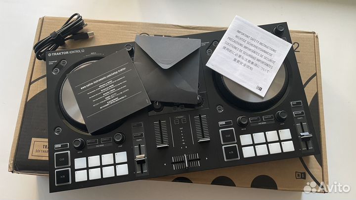 DJ контроллер Traktor s2mk3