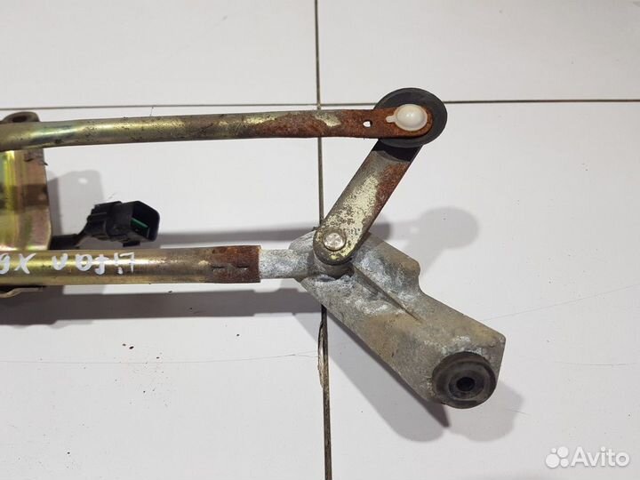 Трапеция стеклоочистителей с моторчиком