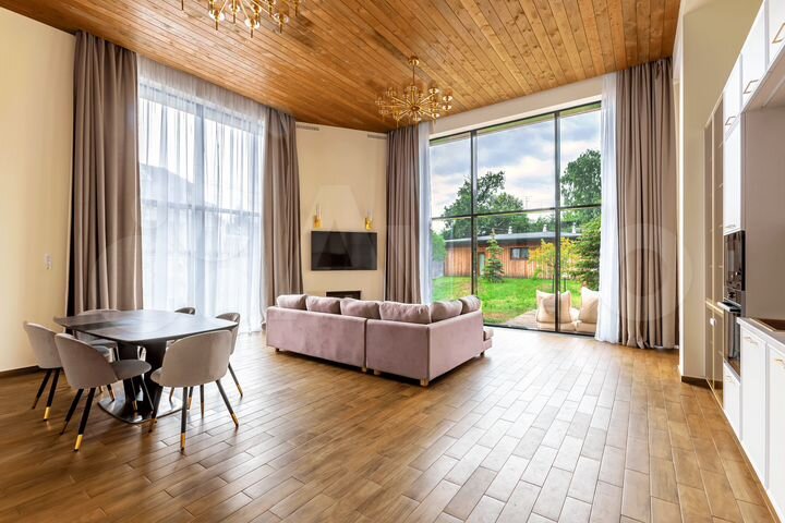 Дом 280 м² на участке 14 сот.