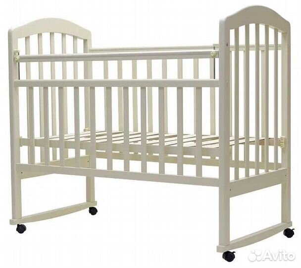 Детская кроватка - качалка на колесиках