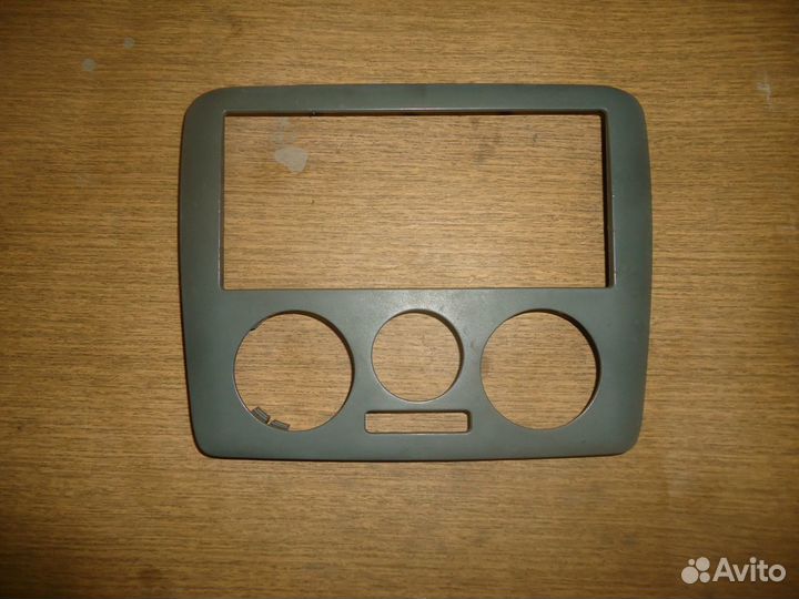 1U0858071 рамка магнитолы Skoda Octavia I