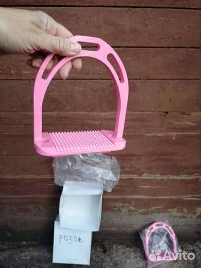 Стремена пластиковые и алюминиевые