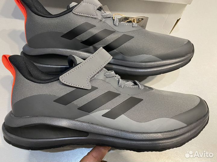 Кроссовки Adidas размер 6,5US/39,5EUR. Оригинал