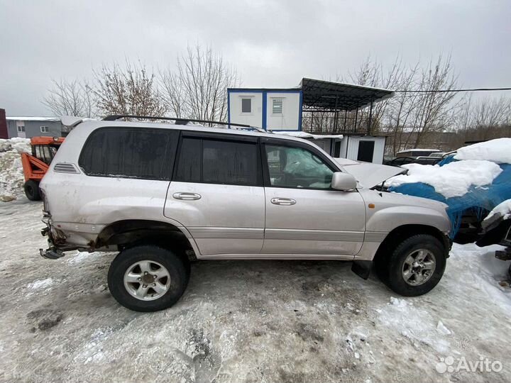 В разборе Toyota Land Cruiser 100 2000 год