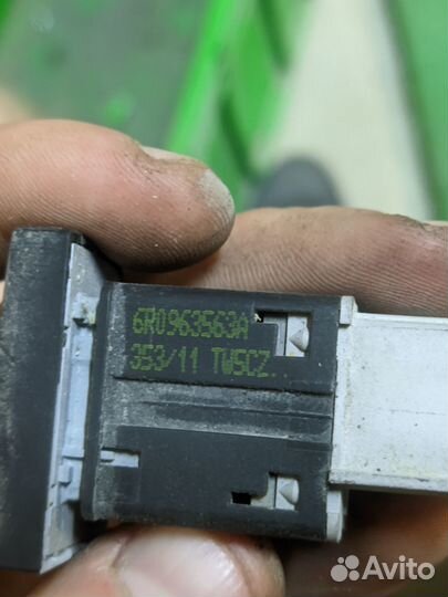 Кнопка обогрева сидений Volkswagen Polo Mk5 2012