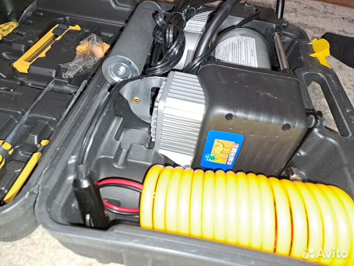 Автомобильный Компрессор с набором