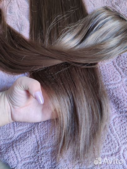 Волосы на заколках русые