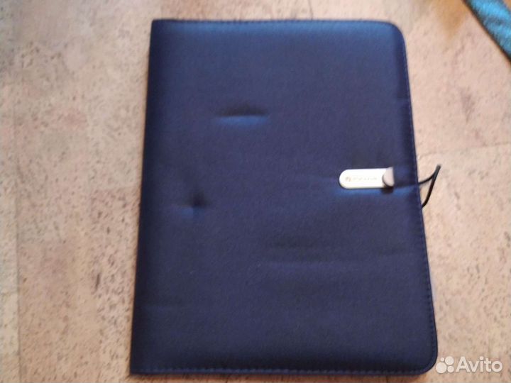 Планинг недатированный в кожаной обложке