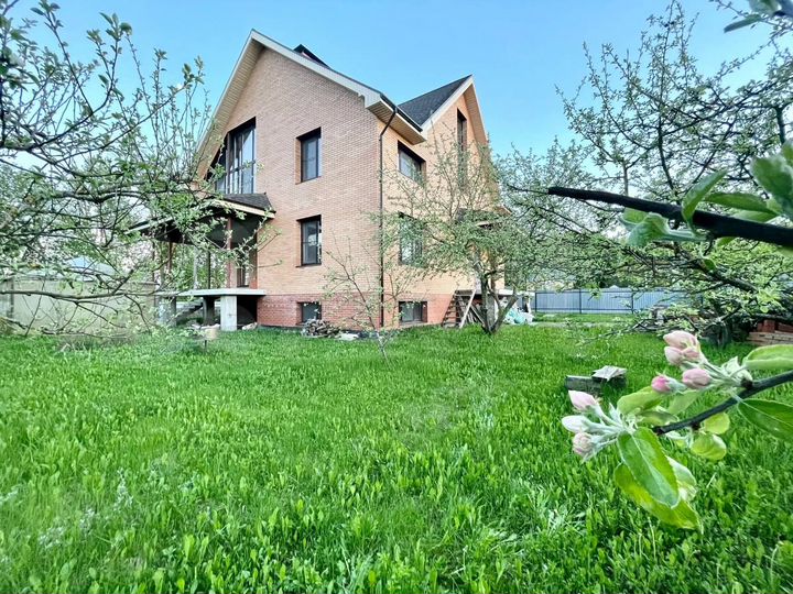 Коттедж 499 м² на участке 16 сот.