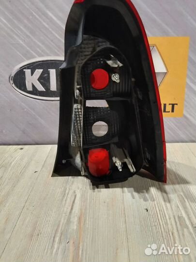 Фонарь задний renault logan Лев