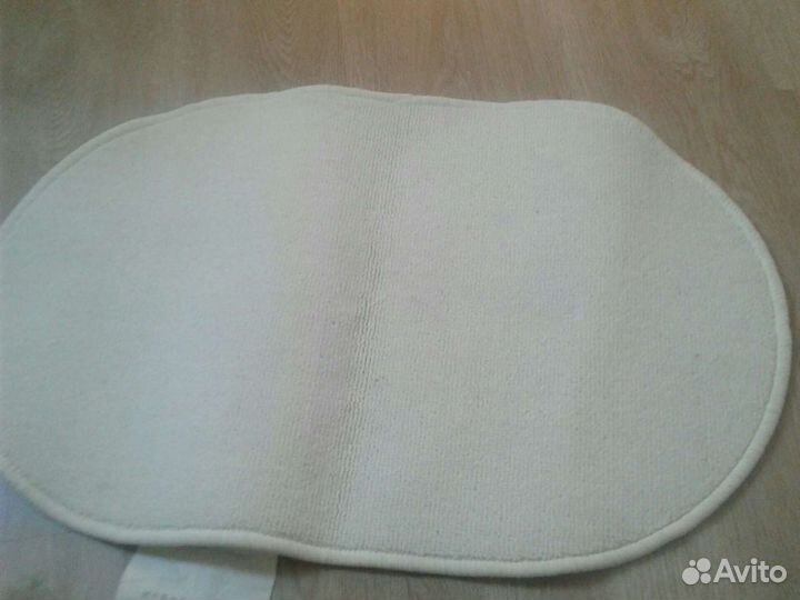 Коврик для ванны белый