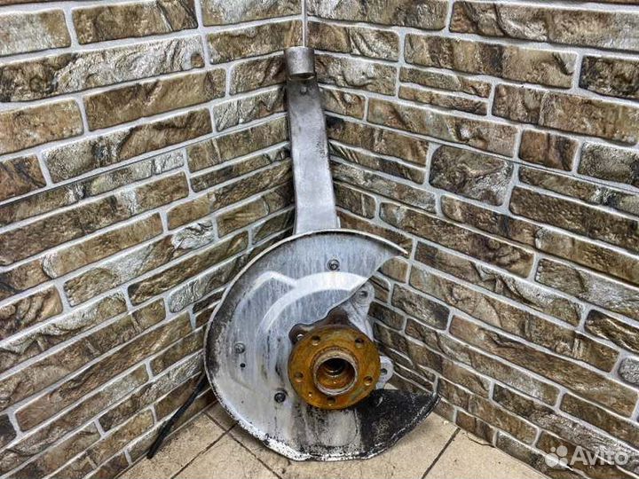 Цапфа/кулак поворотный передний правый Volvo XC90