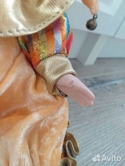 Кукла фарфоровая