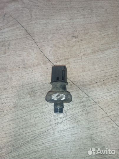Датчик давления масла Nissan Navara D40