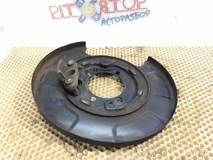 Щит опорный задний левый Nissan Teana (J31) 2005